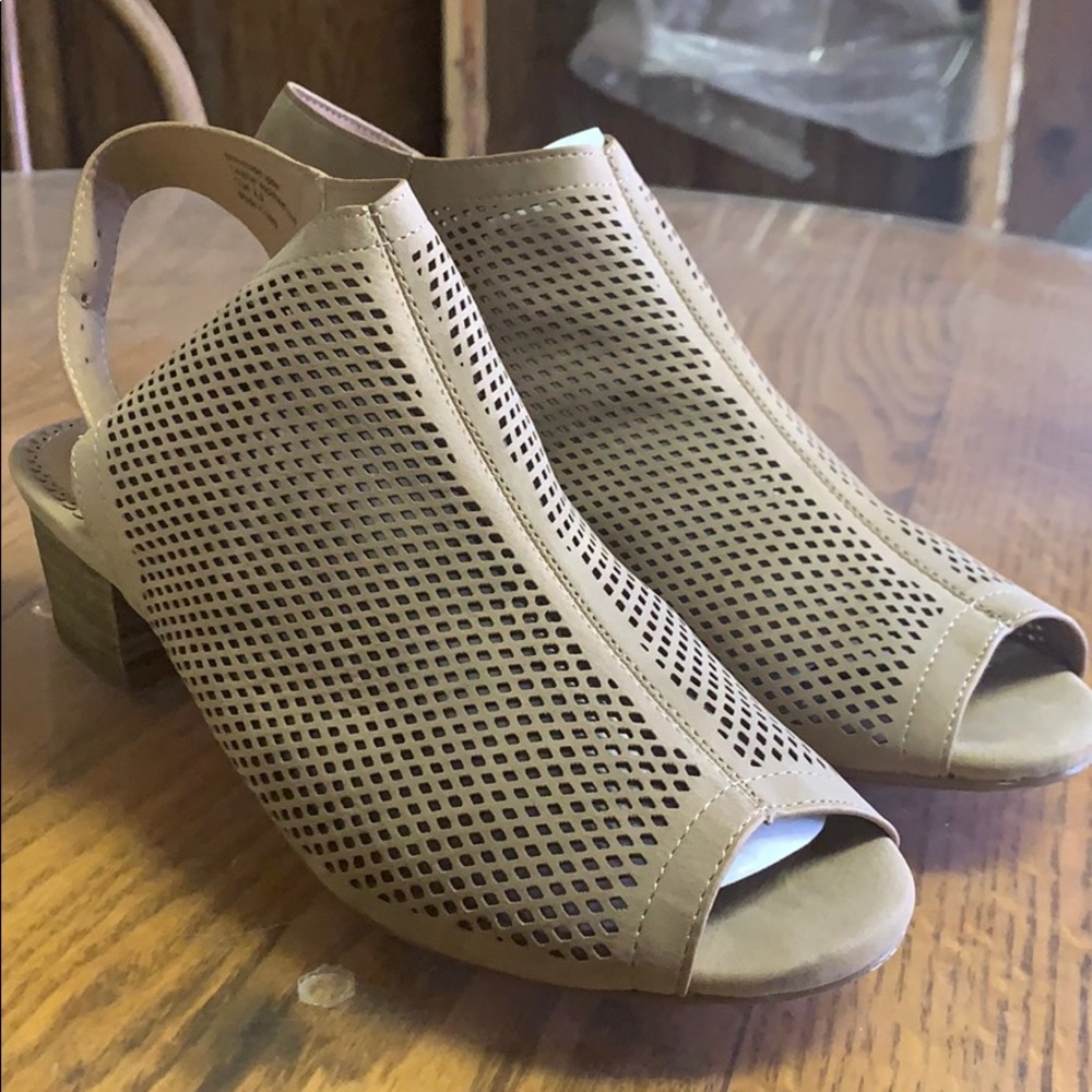 Dress sandals